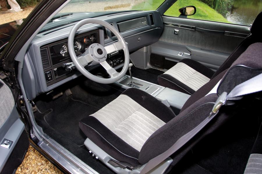 Интерьер Buick GNX 1987 года  (фото 50 из 64)